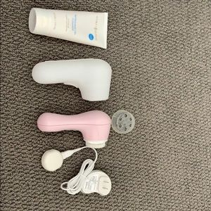Clarisonic Mia 2 with new brush and cleanser